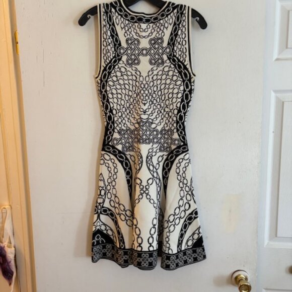 Diane Von Furstenberg Black & White Dress, Chain Link Pattern, Sz P, NWOT - Picture 6 of 6